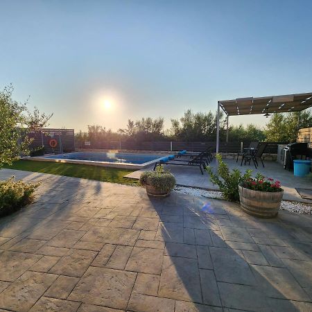 Villa Sheila With Private Pool Roumeli Екстер'єр фото