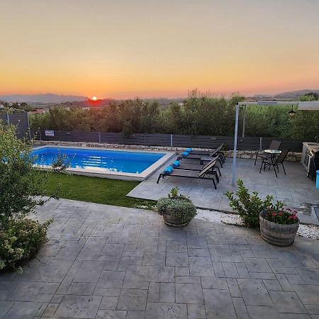 Villa Sheila With Private Pool Roumeli Екстер'єр фото