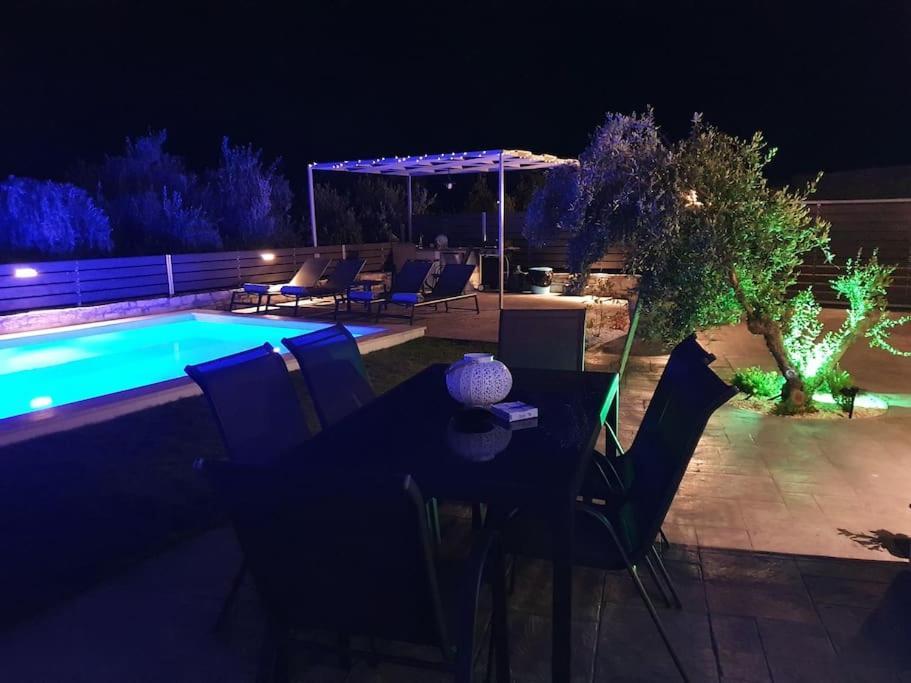 Villa Sheila With Private Pool Roumeli Екстер'єр фото