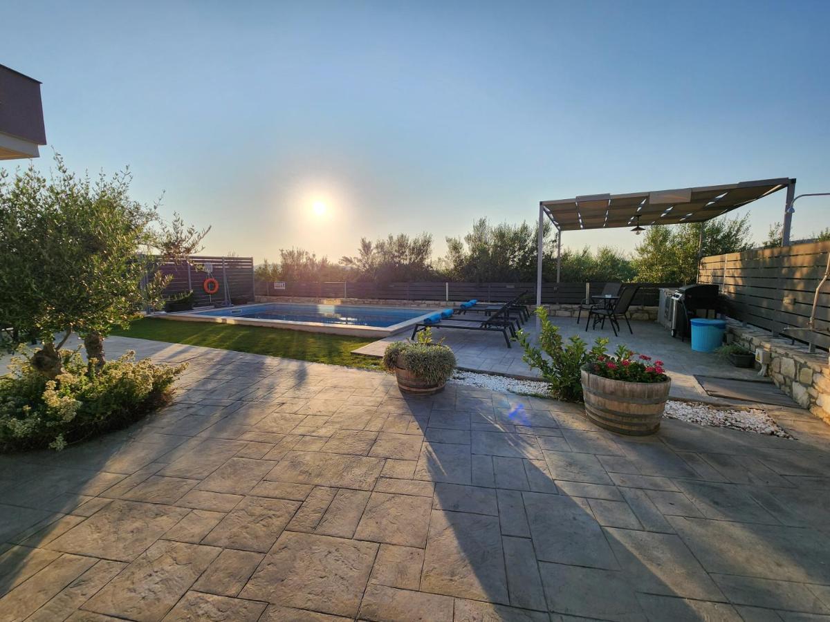 Villa Sheila With Private Pool Roumeli Екстер'єр фото