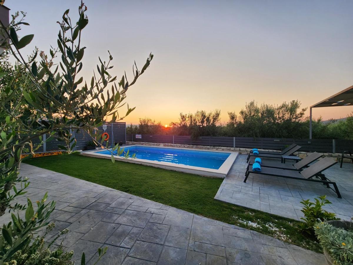 Villa Sheila With Private Pool Roumeli Екстер'єр фото