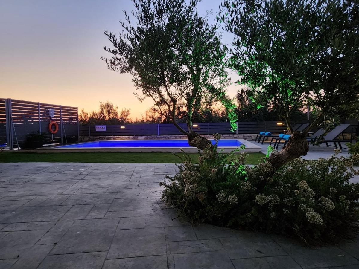 Villa Sheila With Private Pool Roumeli Екстер'єр фото