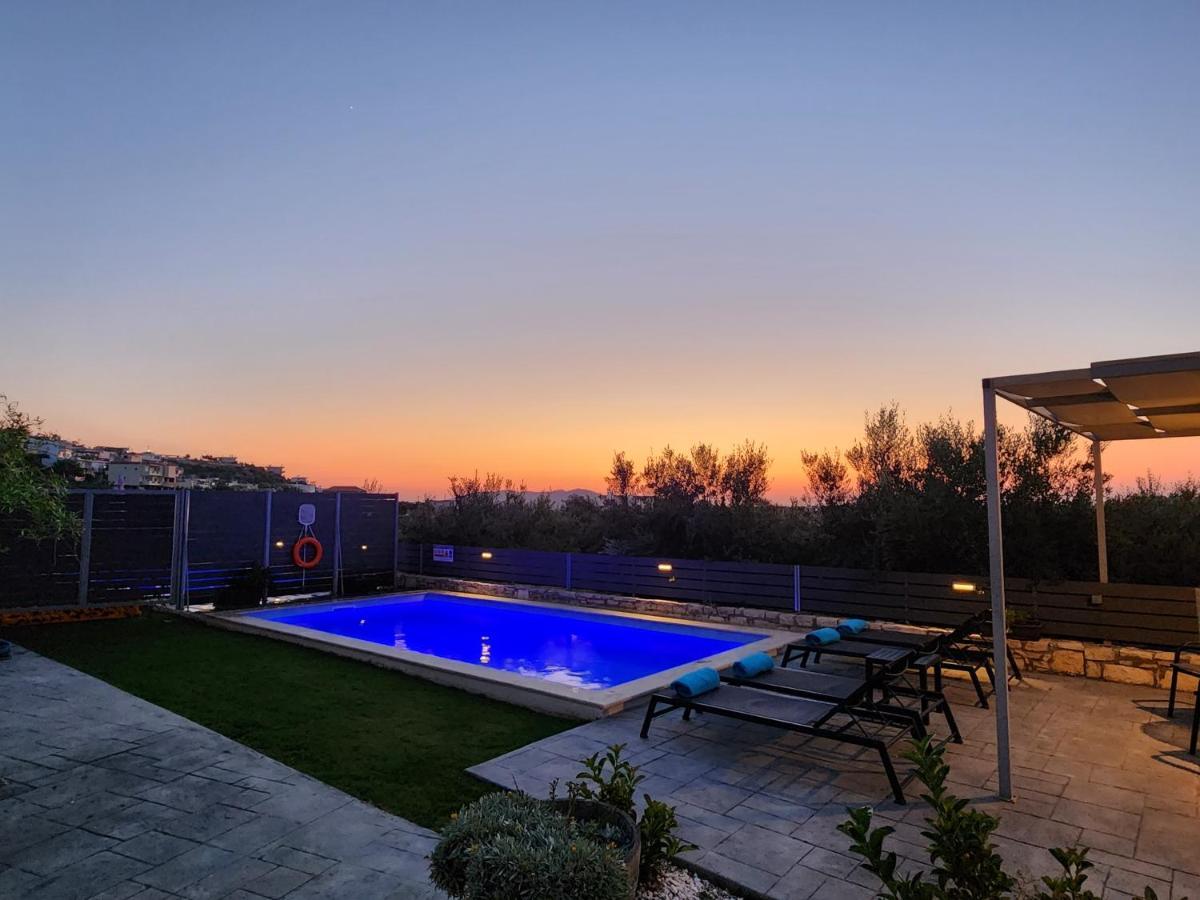 Villa Sheila With Private Pool Roumeli Екстер'єр фото