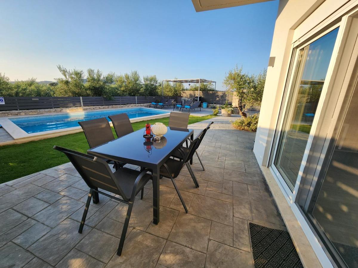 Villa Sheila With Private Pool Roumeli Екстер'єр фото