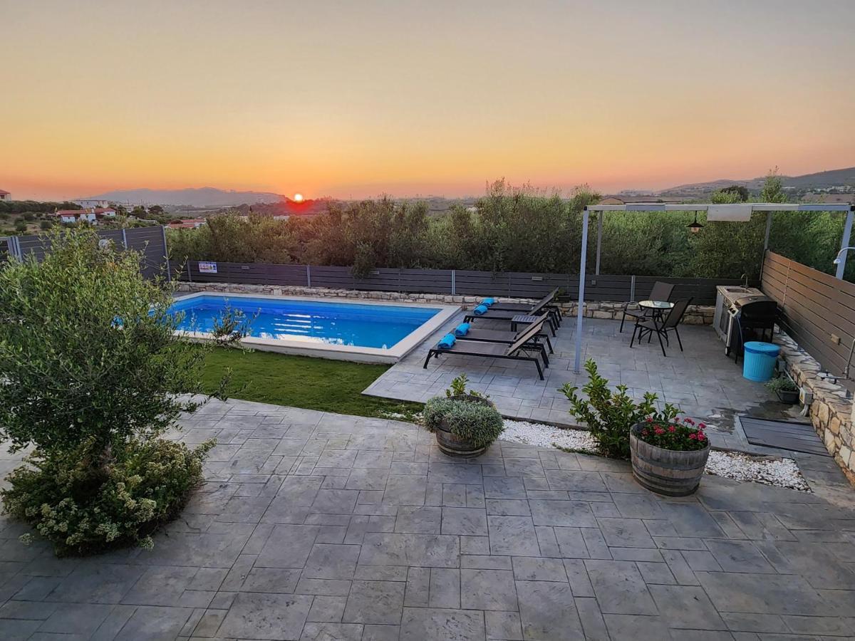 Villa Sheila With Private Pool Roumeli Екстер'єр фото
